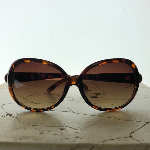 Oleg Cassini Big Round Tortoise Shell Frame Medium Arm Yellow Tint - Picture 1 of 7